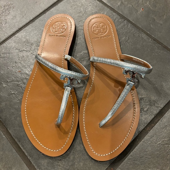 Tory Burch T-strap Silver Leather Sandals Size 9.5 - Picture 2 of 5